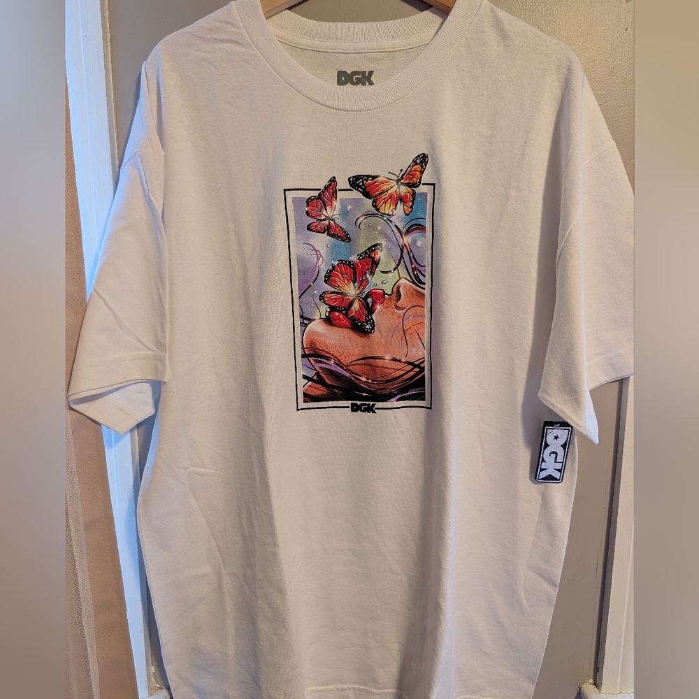 DGK "Butterfly Kisses" 🦋💋 Graphic T-Shirt